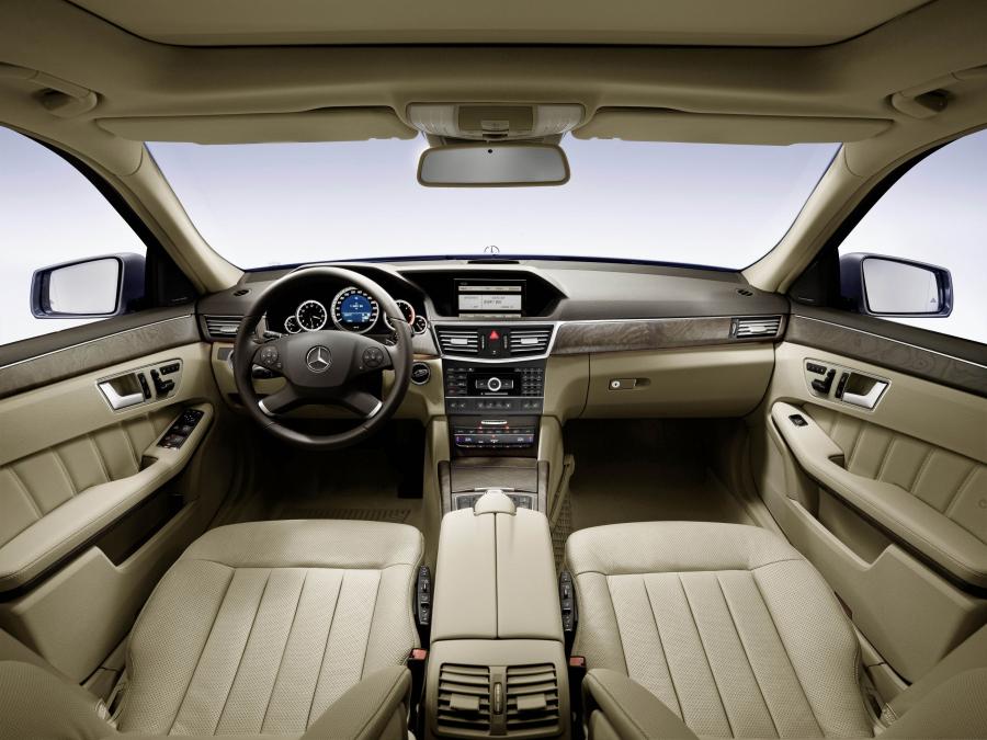  Mercedes-Benz E-Class 2010 года  (фото 101 из 128)